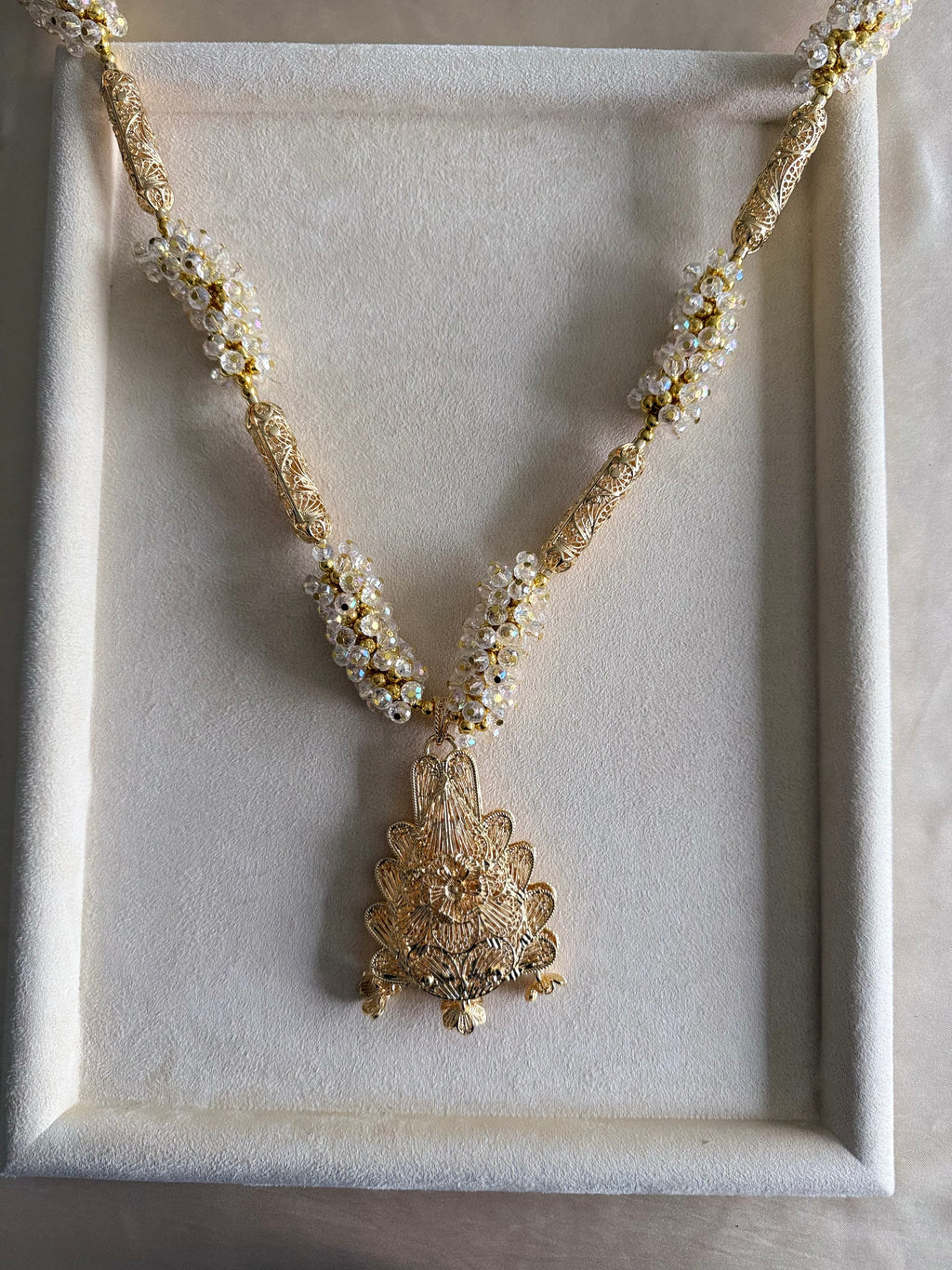 Transparent beaded skhab
