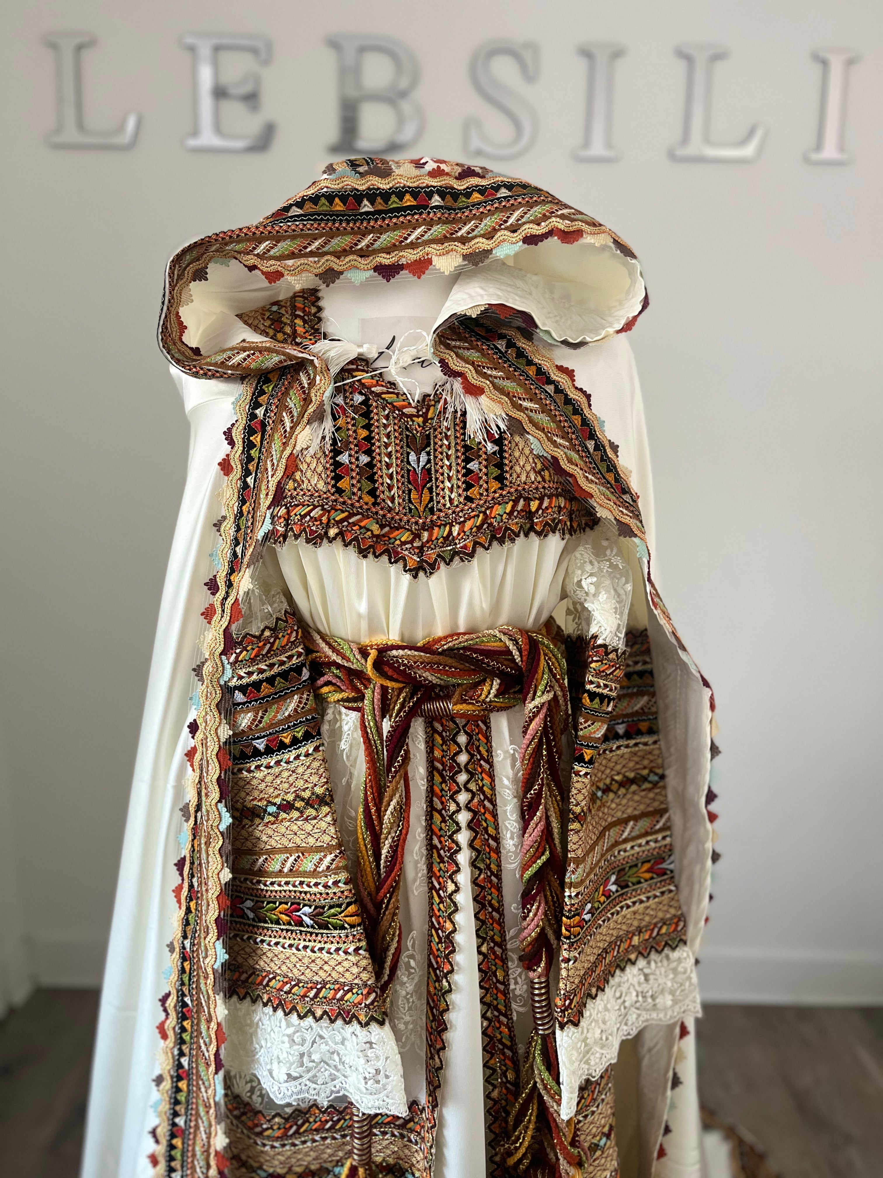 Tenue kabyle mariée - dentelle