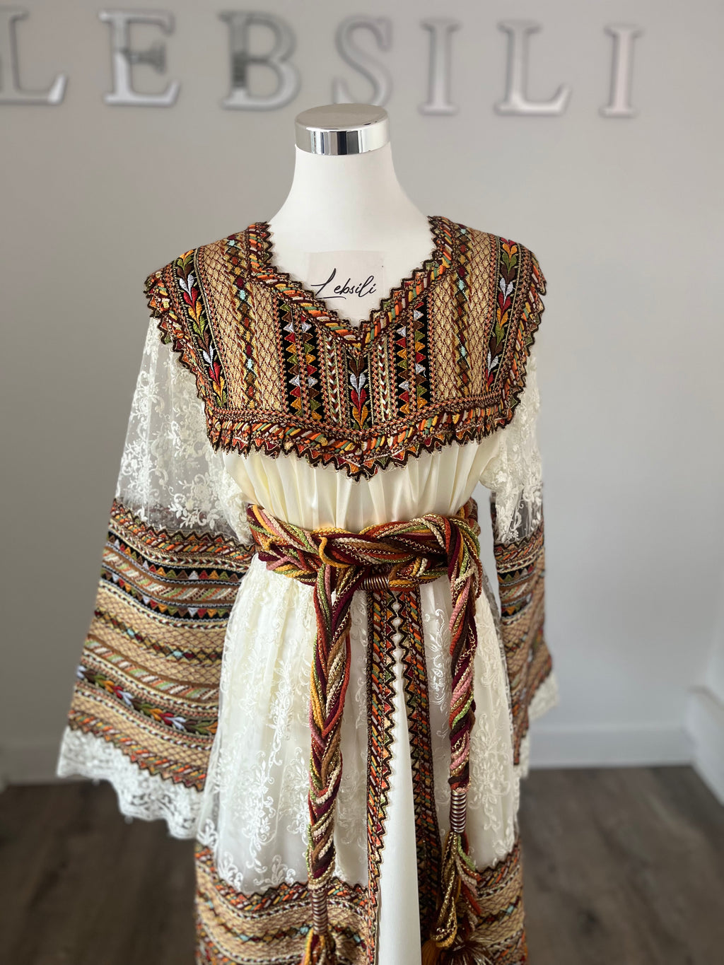 Tenue kabyle mariée - dentelle