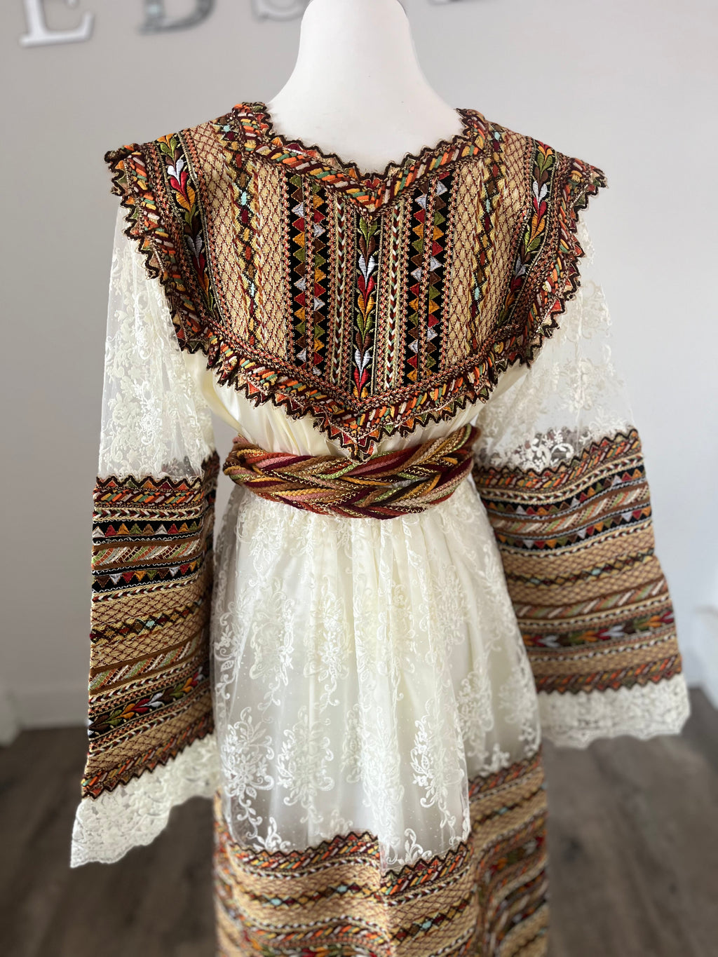 Tenue kabyle mariée - dentelle