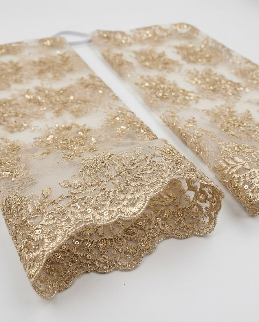 Shiny lace sleeves