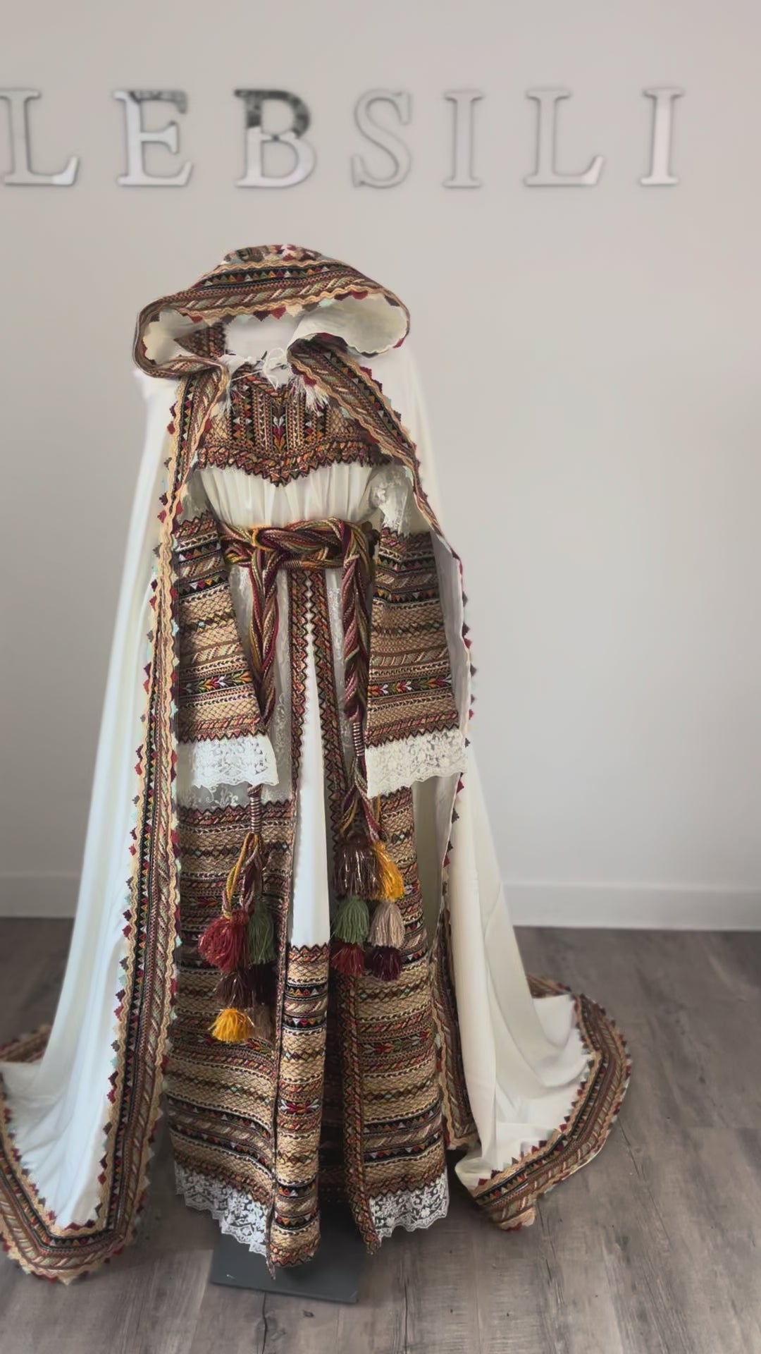 Tenue kabyle mariée - dentelle